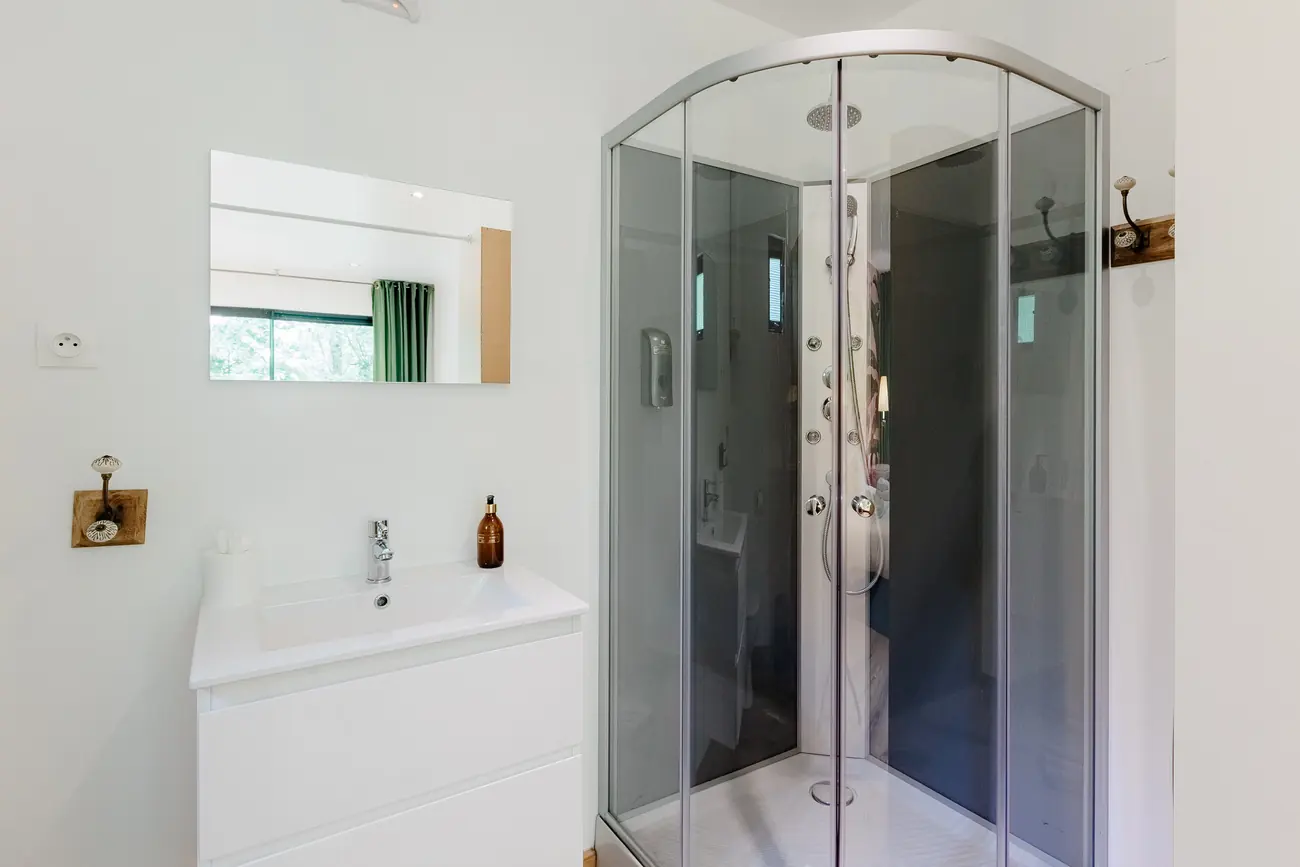A bungalow, the shower