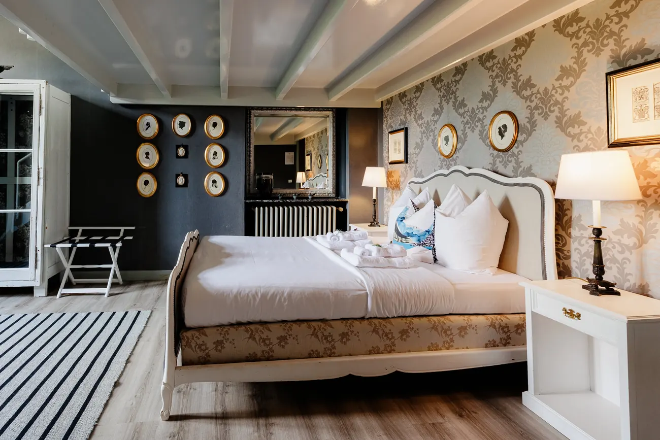 Room 40, Sophia (4)