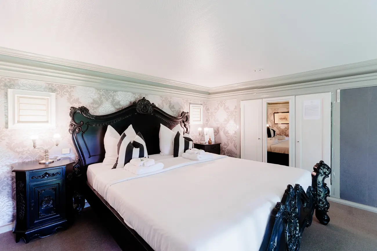 Room 40, Sophia (6)