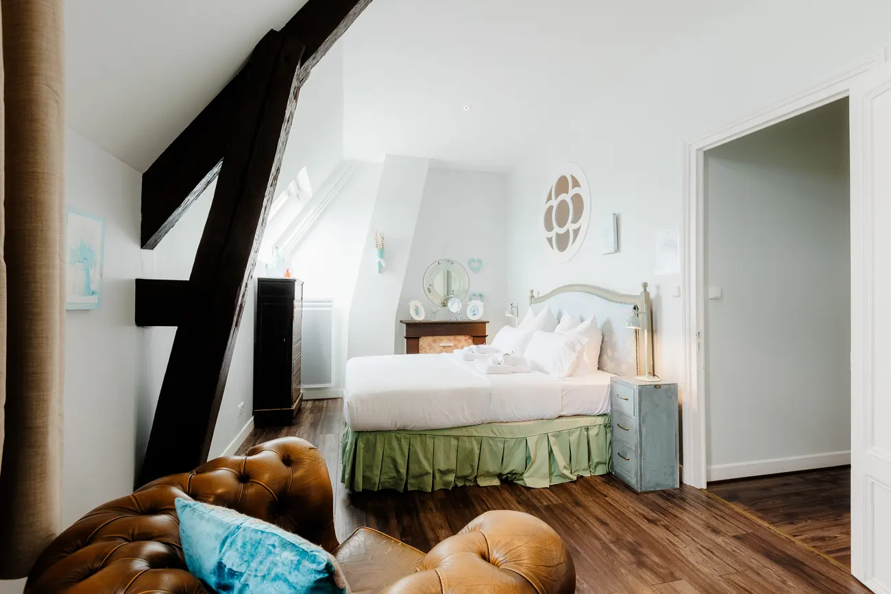 Room 44, Bonaparte