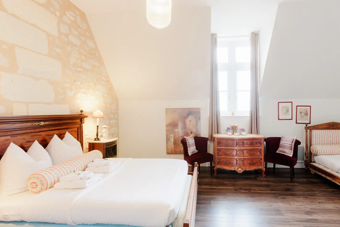 Room 46, Mary (2)