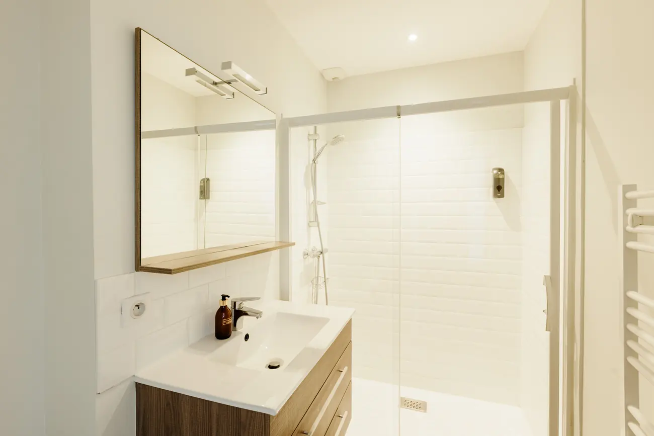 Room 47, Victoria (3)