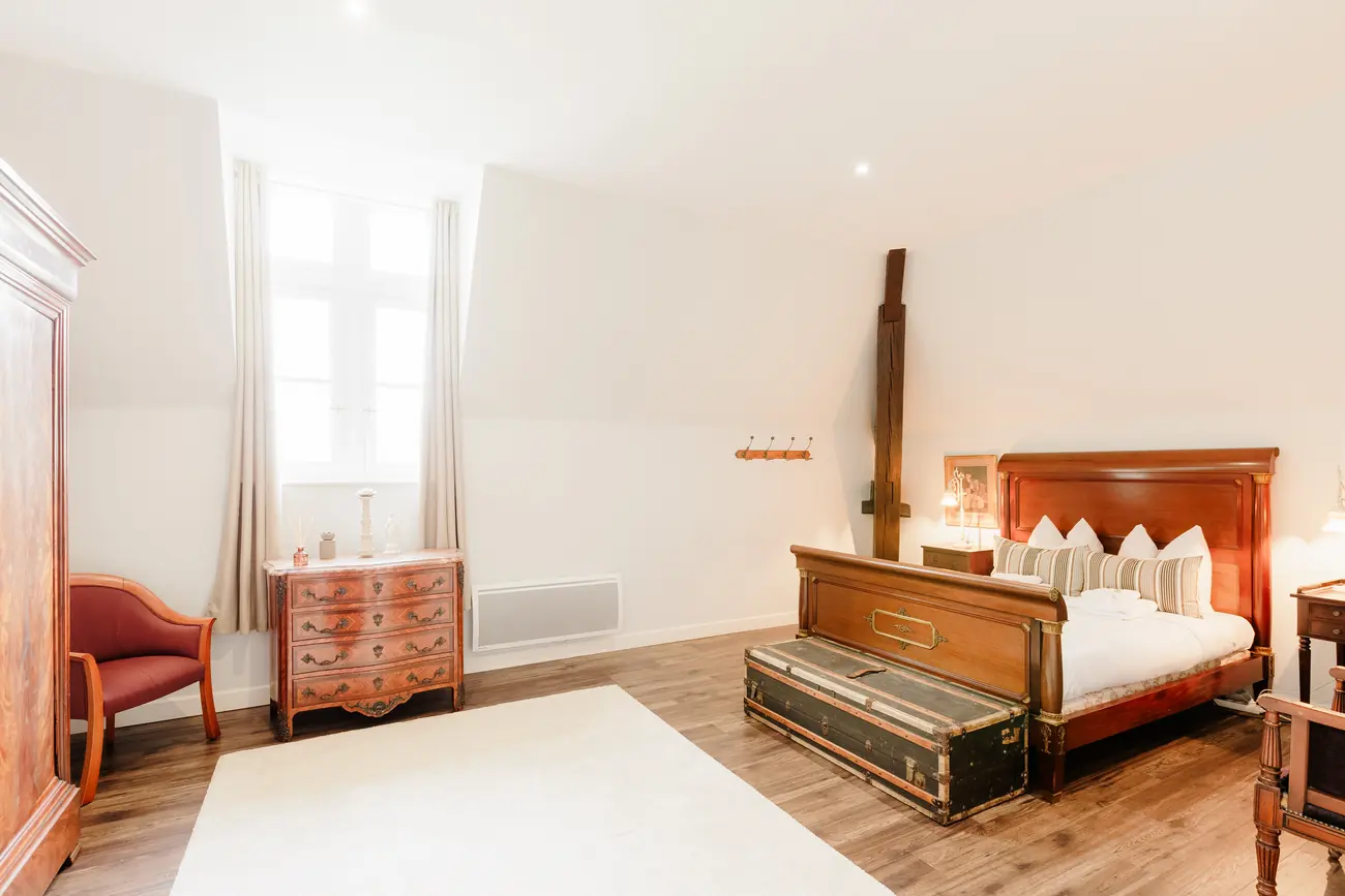 Room 50, M. Antoinette (2)