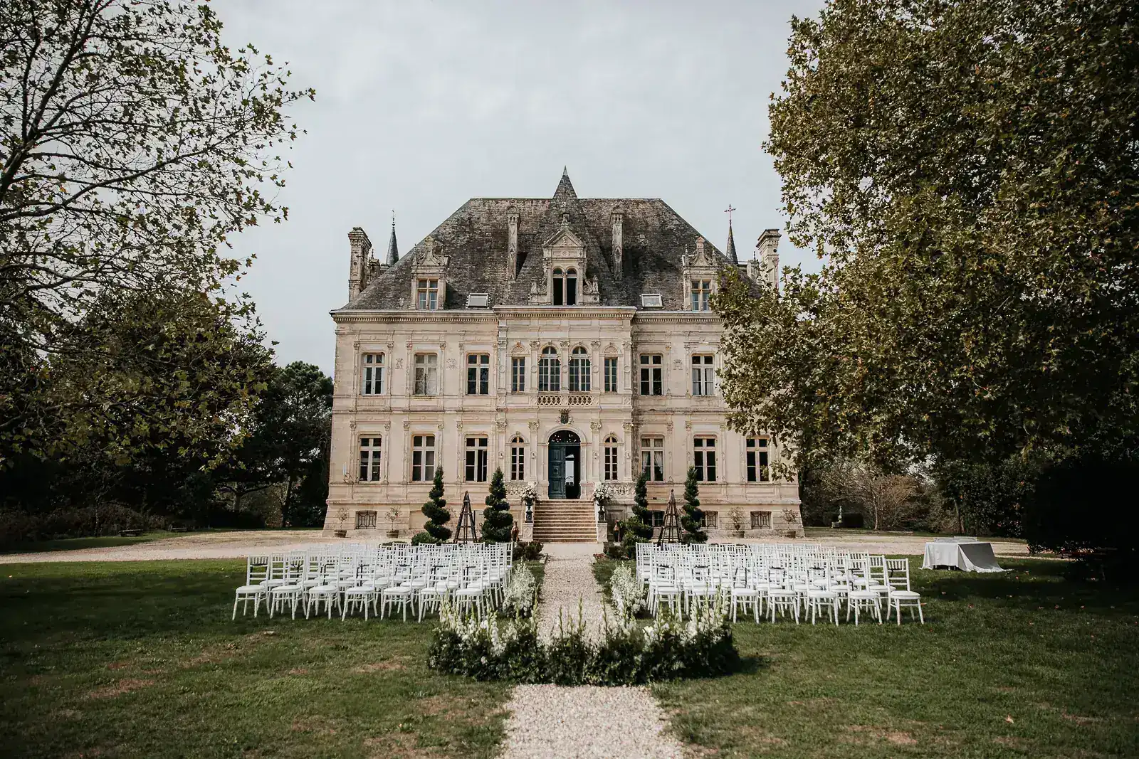 A ceremony set up in front of the château