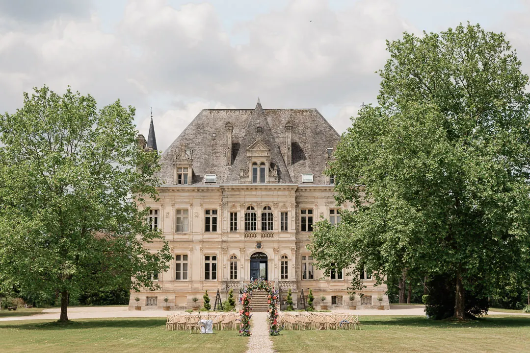 The château seen from the lawn and its trees