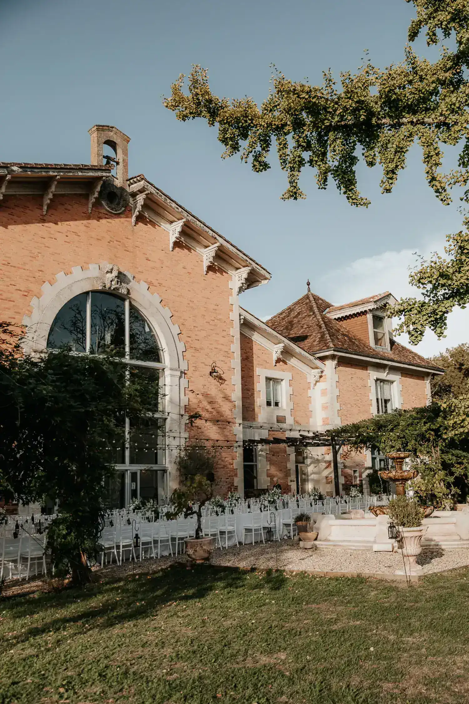 The reception hall under the wisteria